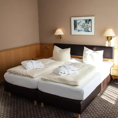 & Zur Linde Hotel Kipfenberg