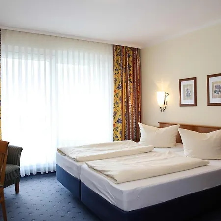 & Zur Linde Hotel 3*