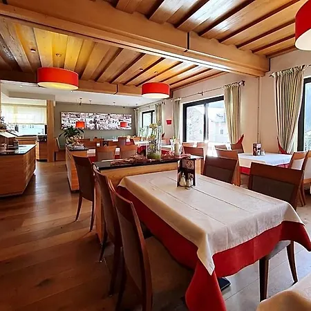& Zur Linde Hotel