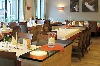 & Zur Linde Hotel 3*