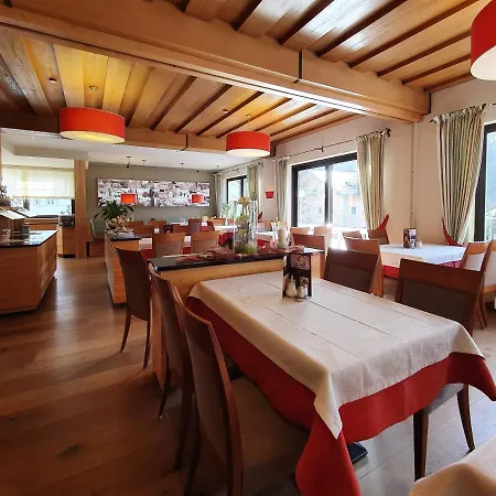 & Zur Linde Hotel